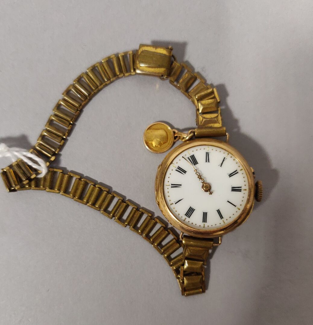 Null MONTRE de COL en or jaune (750/°°°) transformée en montre bracelet de dame,&hellip;
