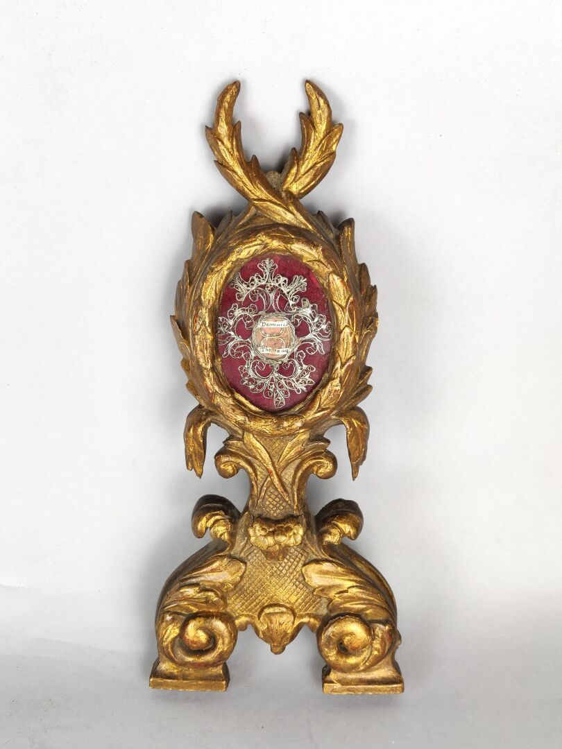 Null MONSTRANCE RELIQUAIRE en bois sculpté d'enroulements, feuilles d'acanthe et&hellip;