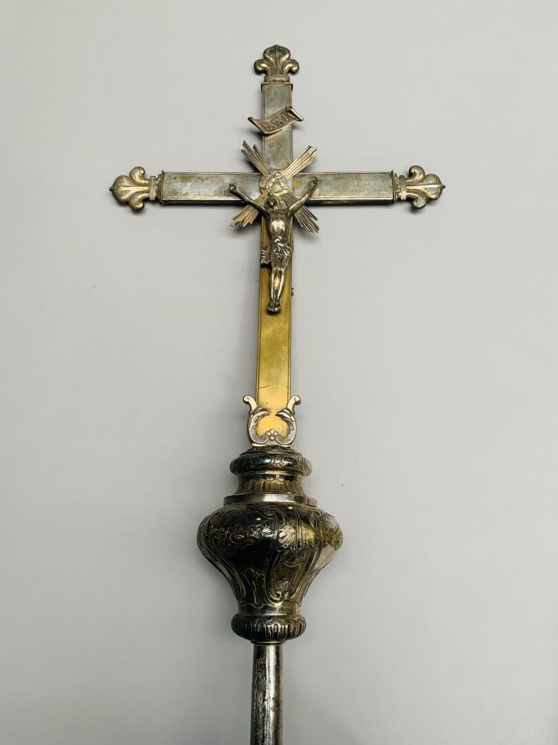 Null CRUZ DE PROCESIÓN en bronce plateado y dorado, de un lado Cristo coronado p&hellip;