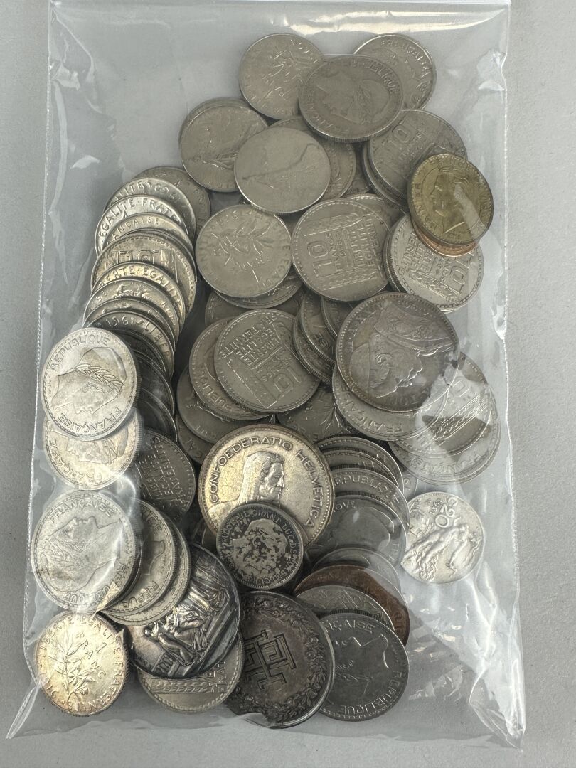 Null (NUMISMATICA) FRANCIA y EXTRANJERA. Lote de monedas de metal y plata. Peso &hellip;