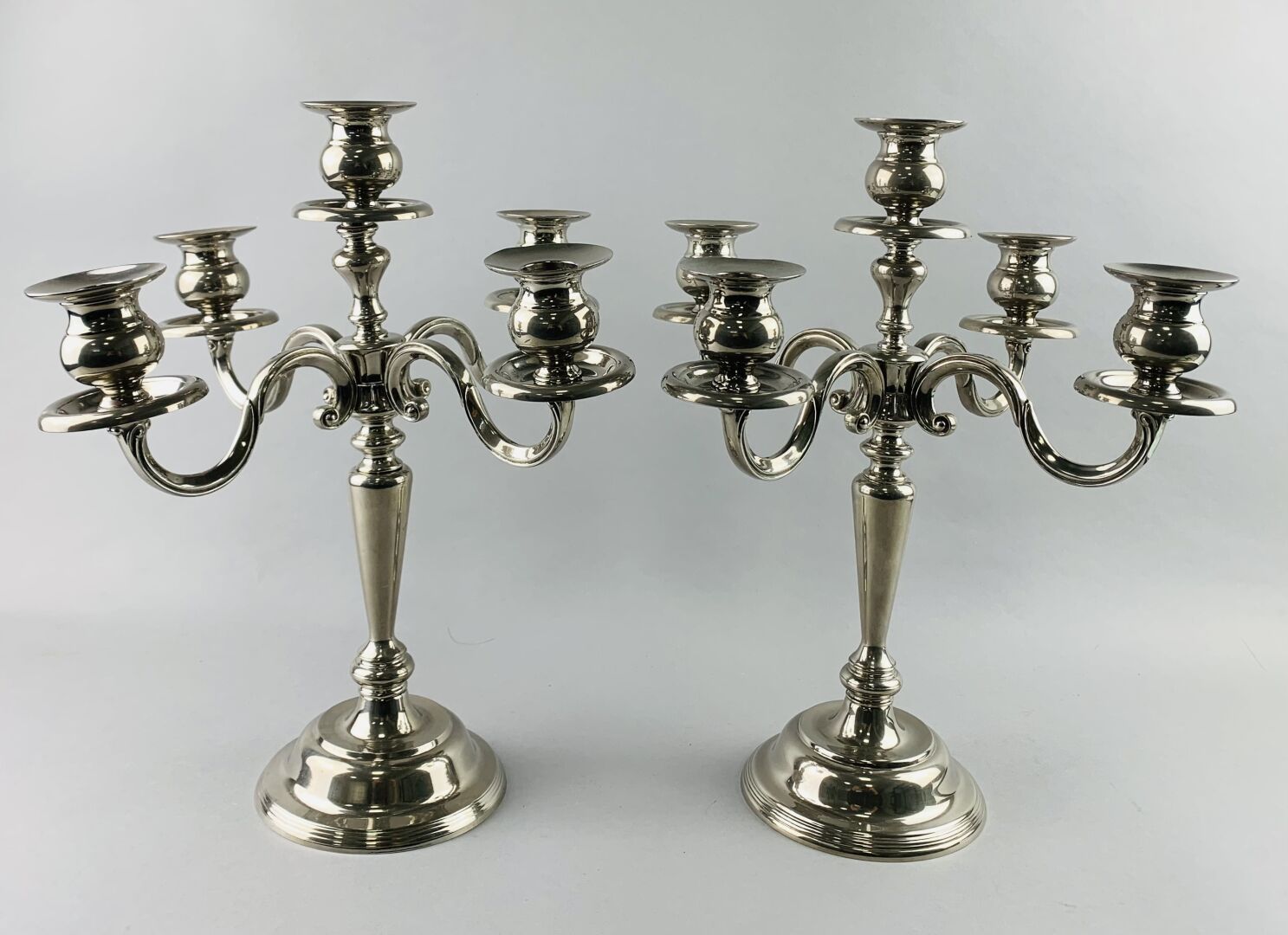 Null Pair of CANDELABRE in silver plated metal with five arms of light. Height :&hellip;
