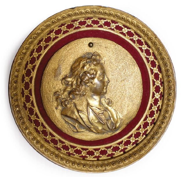 Null PORTRAIT DE LOUIS XV ENFANT.
Médaillon en bronze doré et ciselé, le fond de&hellip;