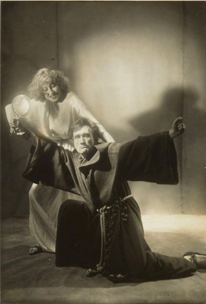 [ARTAUD]. Antonin Artaud en moine avec Cécile Brusson. Sans lieu ni date [Paris,&hellip;