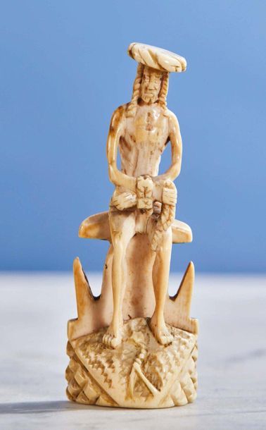 Null Petit Christ aux liens en ivoire sculpté en ronde-bosse avec infimes traces&hellip;