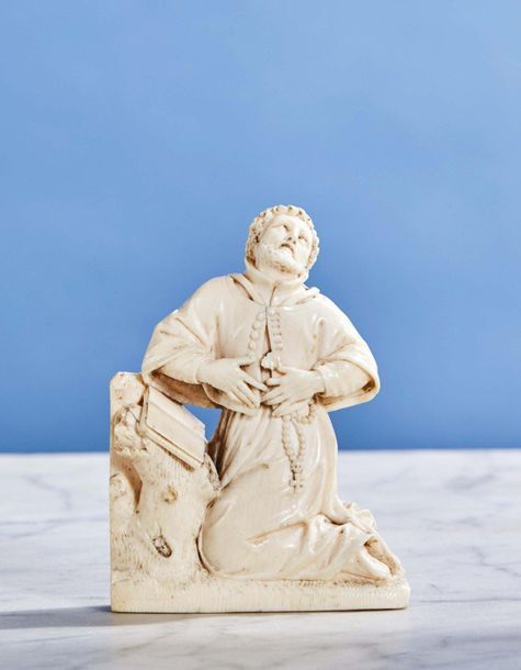 Null St. Francis Xavier in ivory carved in appliqué. The saint kneeling in front&hellip;