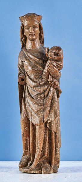 Null Vierge à l'Enfant en chêne sculpté avec traces de polychromie.
Debout, la t&hellip;