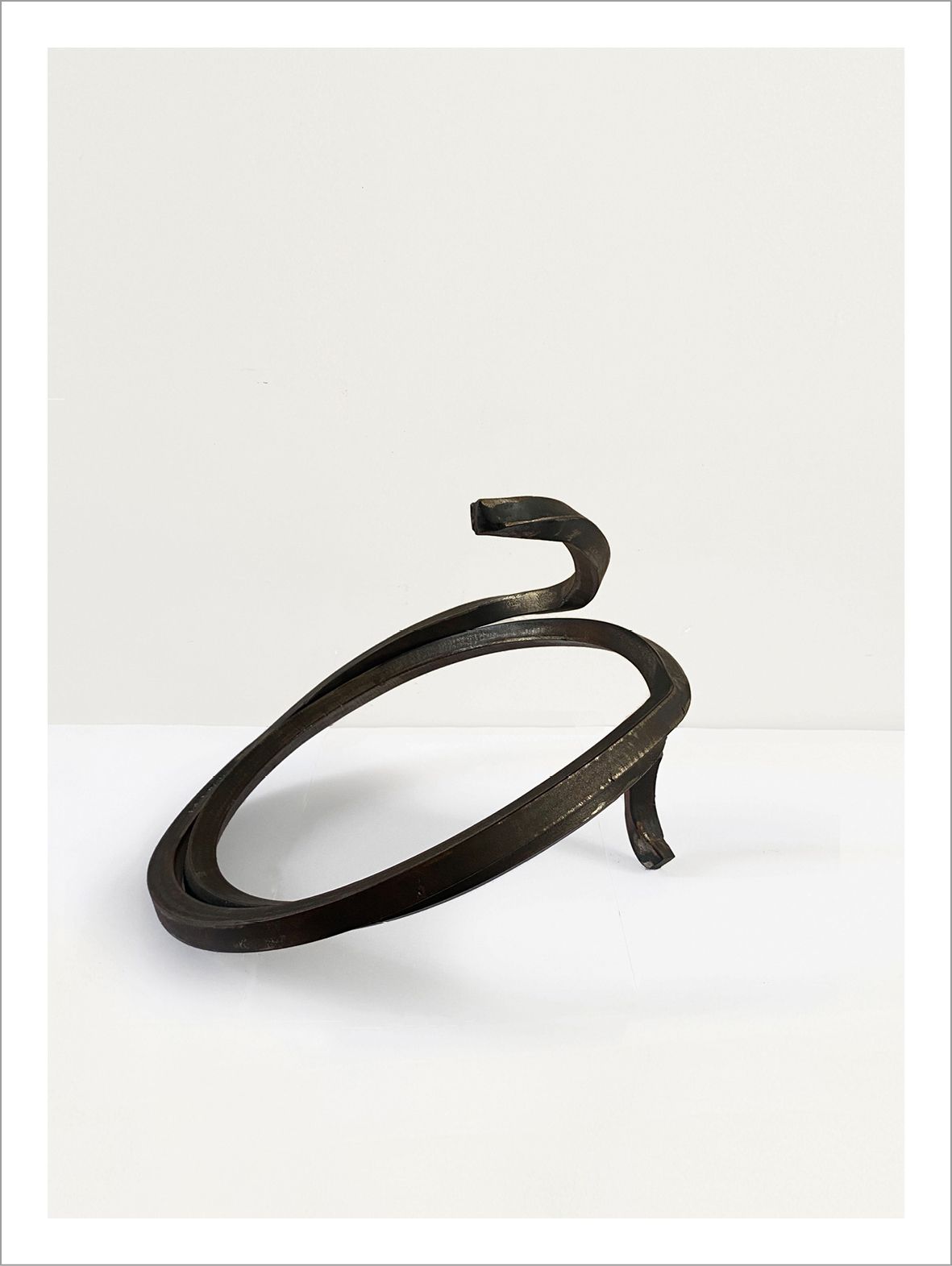 Bernar VENET (né en 1941) 
Sans titre, 1993



Sculpture en acier patiné.



Sig&hellip;