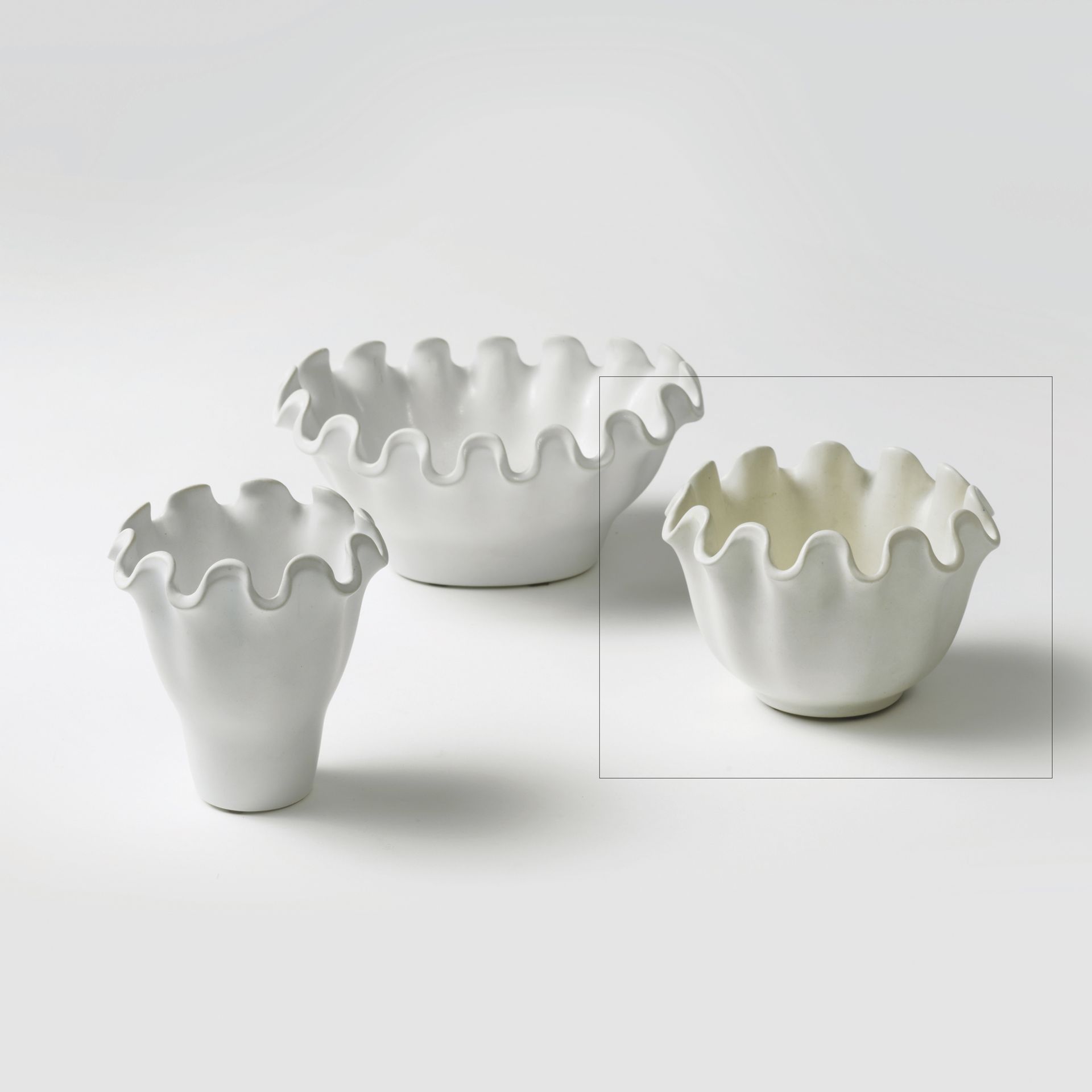 WILHEM KAGE (1889-1960) Série «Våga»
Coupe, vers 1940
Porcelaine et émail blanc
&hellip;