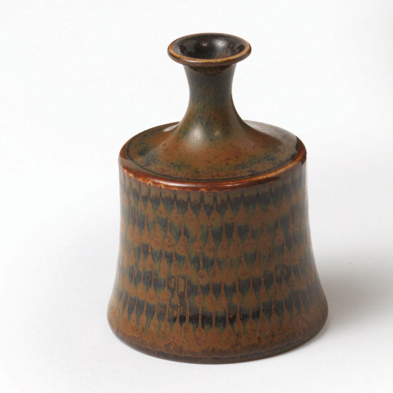 STIG LINDBERG (1916-1982) Vase forme cloche à motif scarifié, vers 1950
Émail br&hellip;