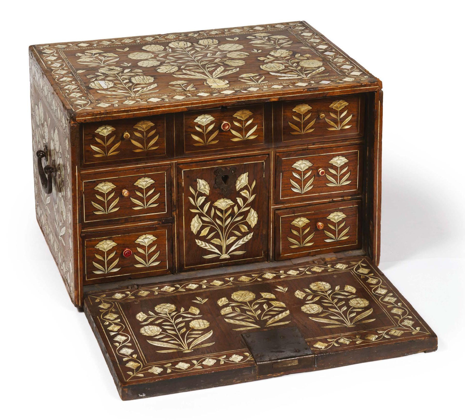 Null INDO-PORTUGUESE CABINET. Wood and wood marquetry, engraved ivory and inlaid&hellip;