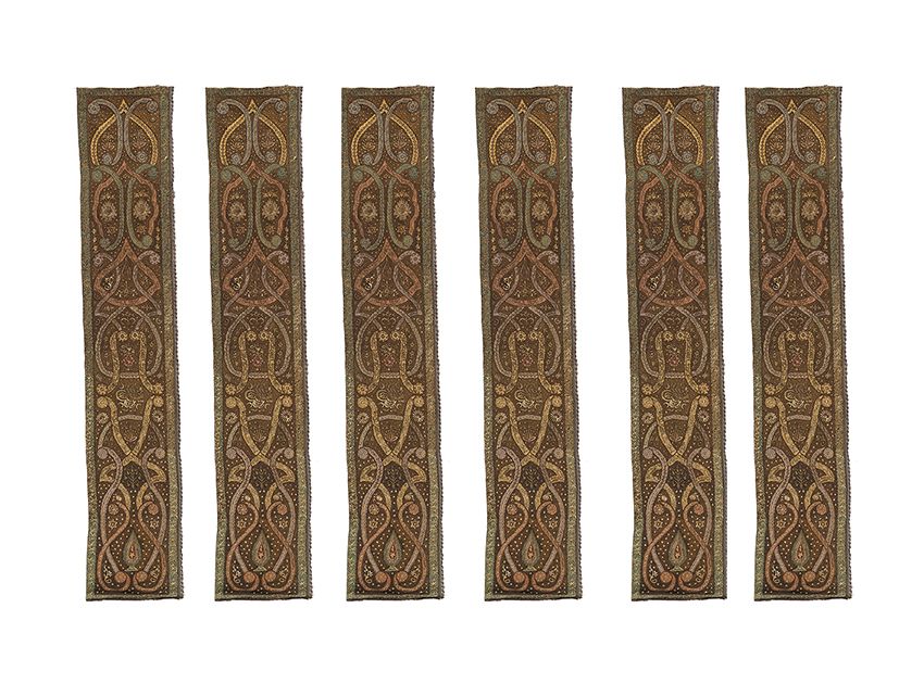 Null 
多色和金属线刺绣的六块织物板系列。
奥斯曼世界，可能是马格里布，第十九至二十世纪。
H_315 cm W_56 cm