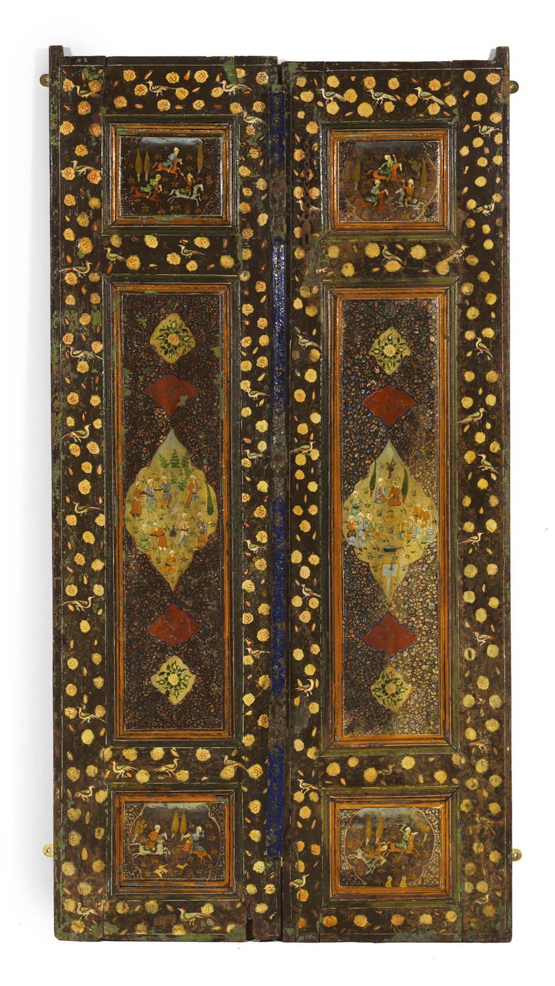Null QADJAR门。
，木头上有多色彩绘装饰。装饰着名为Gul o Bulbul(玫瑰和夜莺)的花和鸟，徽章上交替着花园中狩猎和王子娱乐的场景。
伊朗，1&hellip;