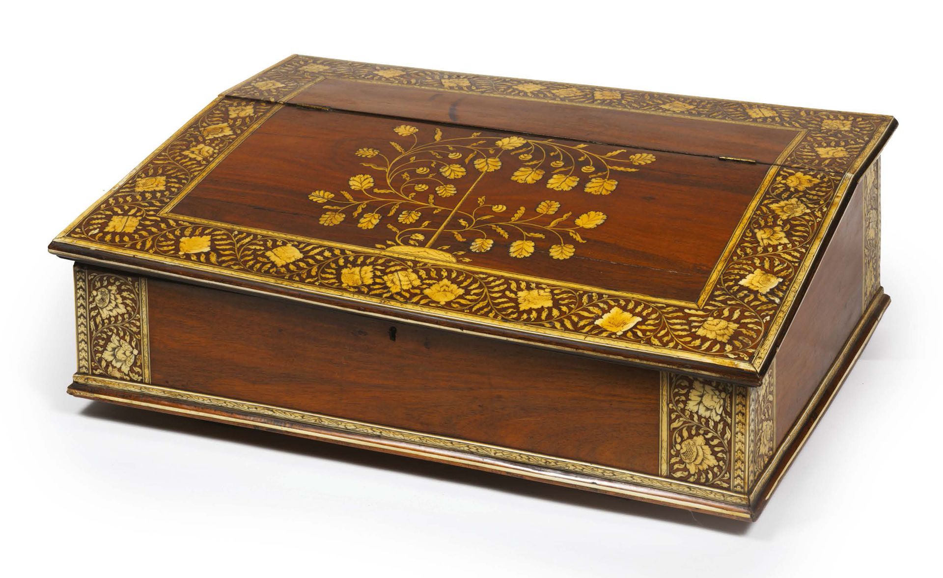 Null ANGLO-INDIAN WRITING CASE. Rosewood, ivory inlaid with black lacquer, brass&hellip;