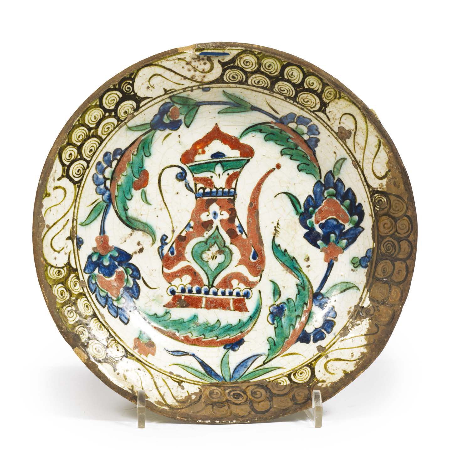 Null IZNIK DISH WITH EWER. Siliceous paste painted in polychrome under a transpa&hellip;