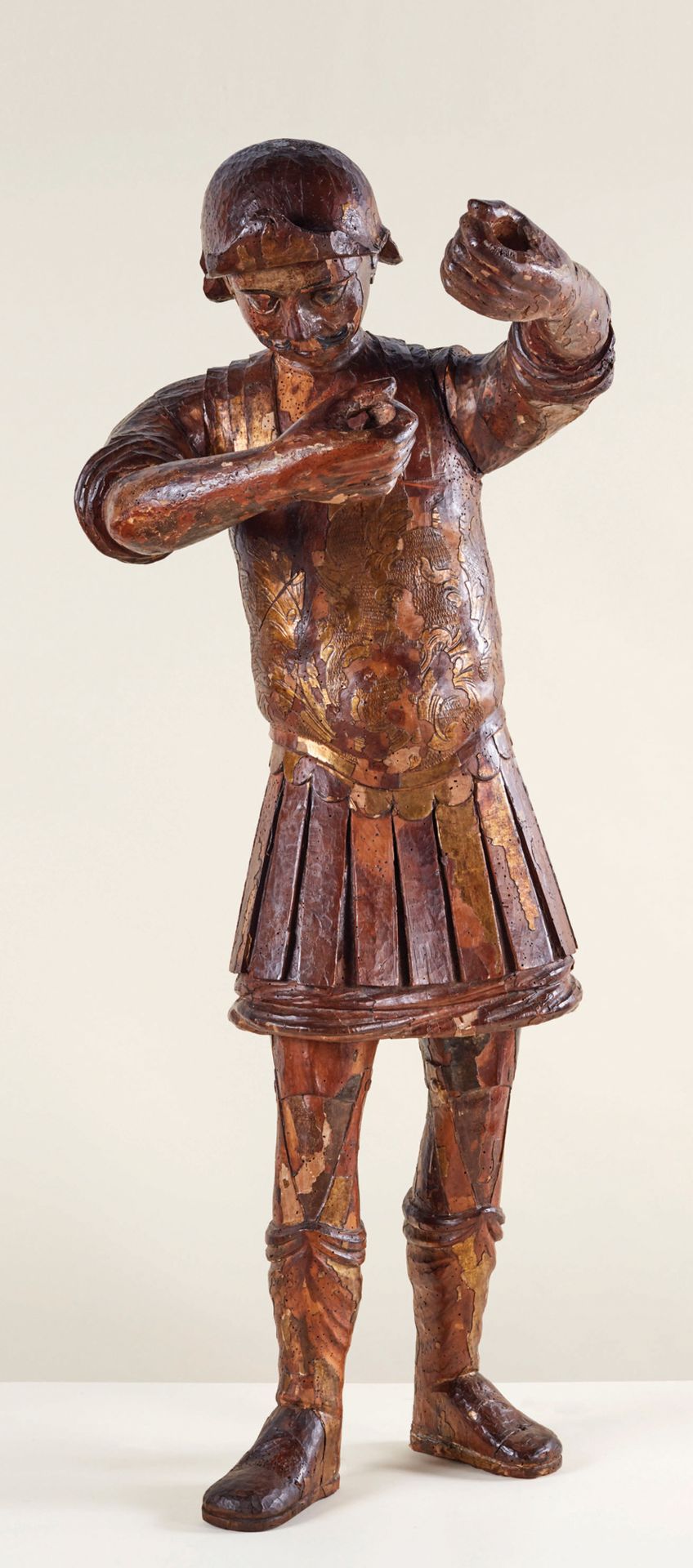 Null 圣-朗根（Saint Longin）雕塑，多色和镀金的石灰木，背部部分封闭。他右腿向前站立，双手握着长矛，现在长矛已经消失了；戴着头盔，身穿古代风格的&hellip;