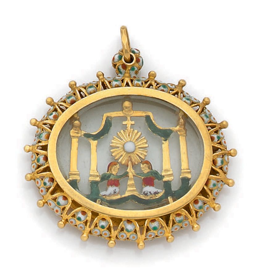 Null Medallón colgante ovalado de doble cara en oro esmaltado y cristal con un m&hellip;