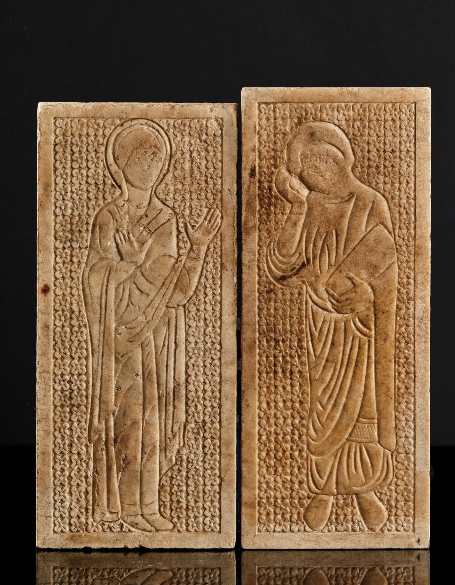 Null Rare pair of marble plaques carved in reserve and engraved representing the&hellip;