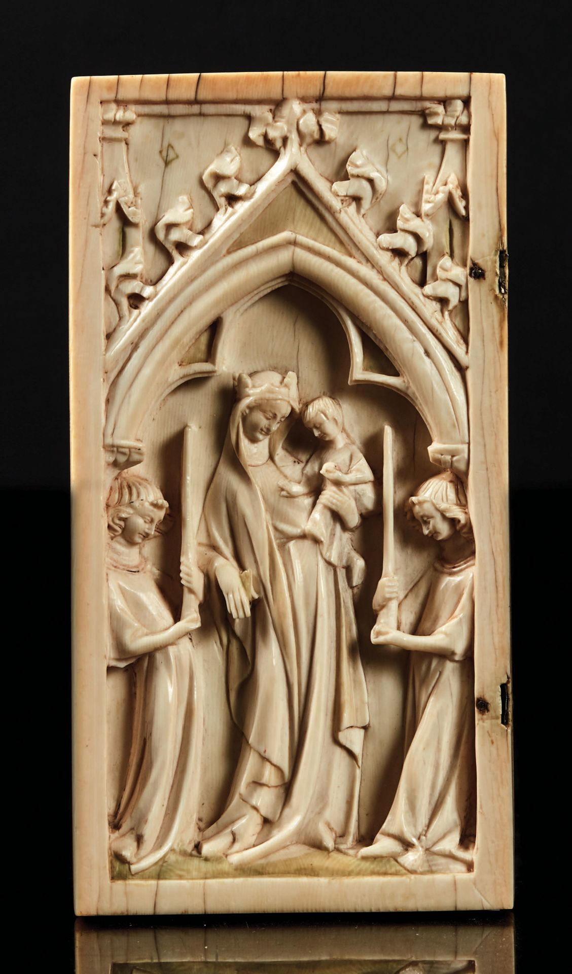 Null Large left leaf of an ivory diptych carved in high relief with green monoch&hellip;