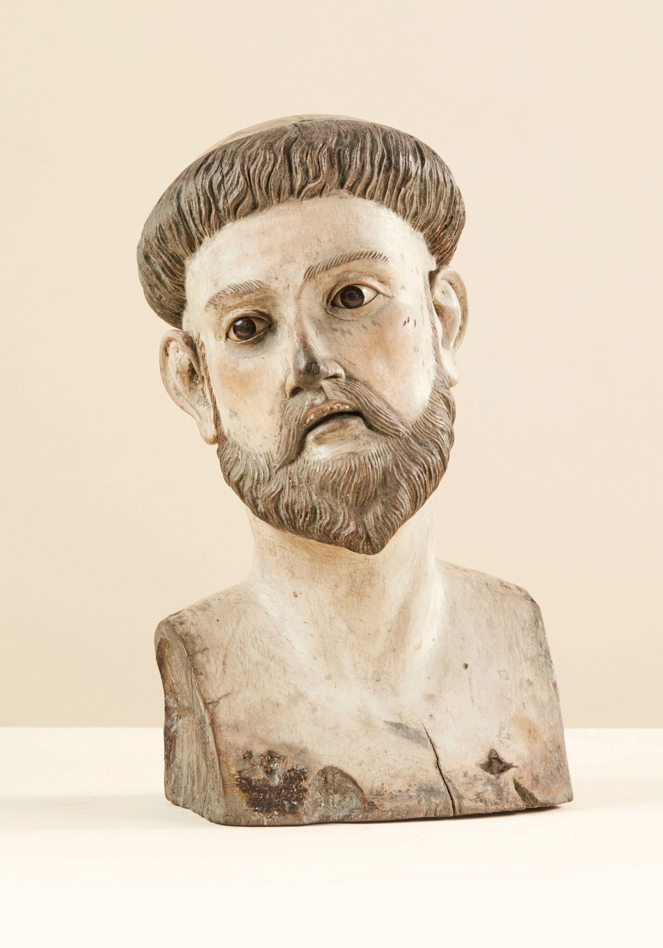 Null Buste de saint François en bois sculpté et polychromé, yeux en verre. La tê&hellip;