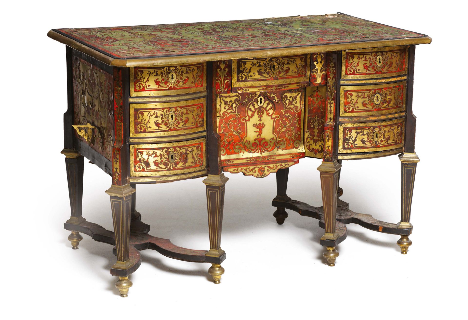Null 马扎林书桌，镶嵌和雕刻的黄铜贴面，红色玳瑁，黑化木。顶部有第一部分的装饰，正面开有七个抽屉，其中一个在中间，上面有一个翻盖盒，八条腿通过一个X形支架四&hellip;