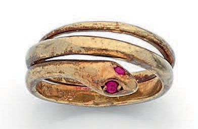 Null Bague serpent en or jaune 14K (585), les yeux piqués de rubis.
Travail du d&hellip;