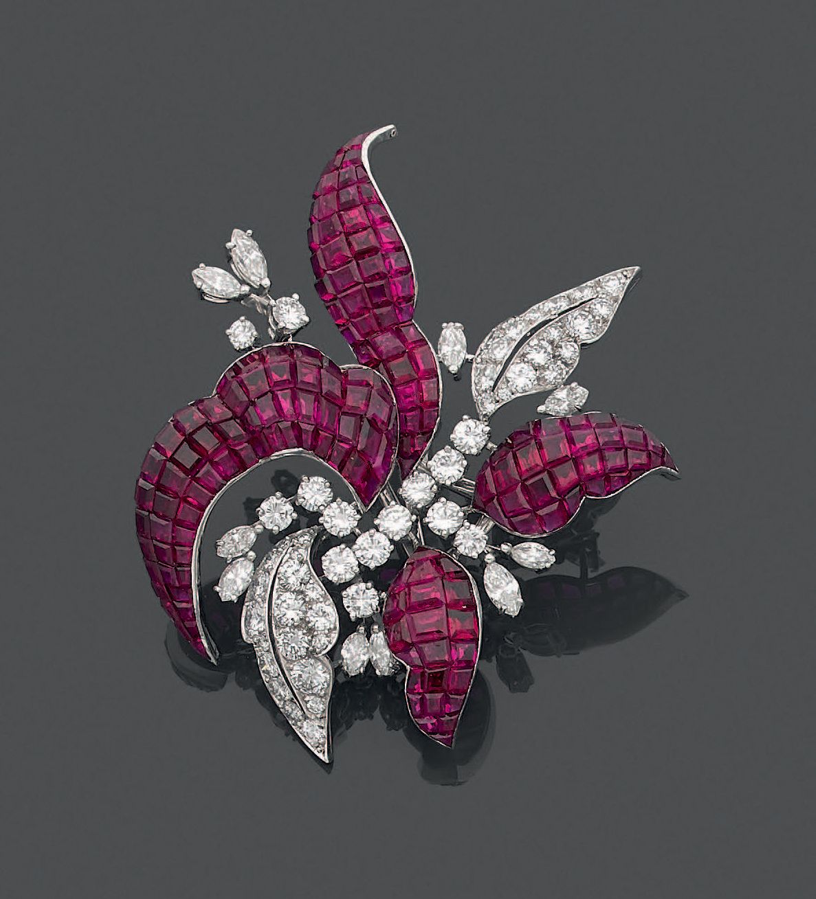Null 18K (750) white gold fern brooch, the leaves paved with brilliant-cut and n&hellip;