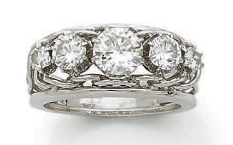 Null 18K(750)白金戒指，镶嵌五颗圆形明亮式切割钻石，重量不断增加，主石重约1克拉。
法国60年代的作品。
TDD: 57
毛重：9.3克。