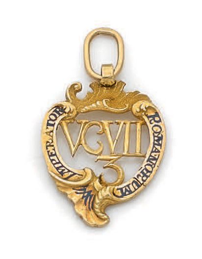 Null 
18K(750)黄金吊坠，上面刻有""字样。

VCII 3 "在一个绘有 "VW Imperator Romanorum "和 "Aquitate&hellip;