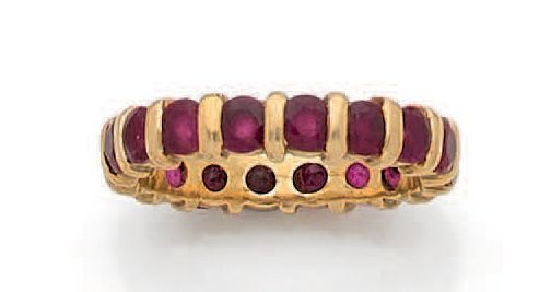 Null 美国18K(750)黄金婚戒，镶嵌椭圆形红宝石。
法国作品。
TDD : 51
毛重 : 3,68 g。