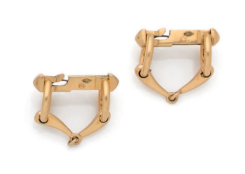 CARTIER. 
Pair of articulated cufflinks in 18K (750) yellow gold. 
 French work.&hellip;