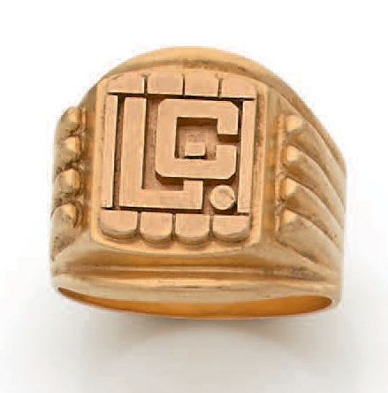 Null 18K (750) yellow gold signet ring with LC monogram.
French work of the 1940&hellip;