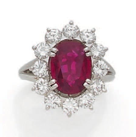 Null Platinum daisy ring set with an oval ruby (weighing approximately 2.5 carat&hellip;