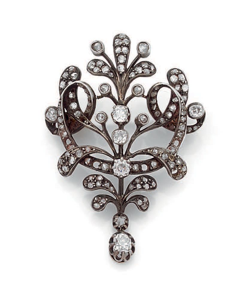 Null Broche fleuron en or 18K (750) et argent ciselée et ajourée de feuillage, s&hellip;