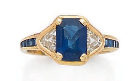 MAUBOUSSIN. 
18K (750) yellow gold ring set with a rectangular sapphire with tro&hellip;