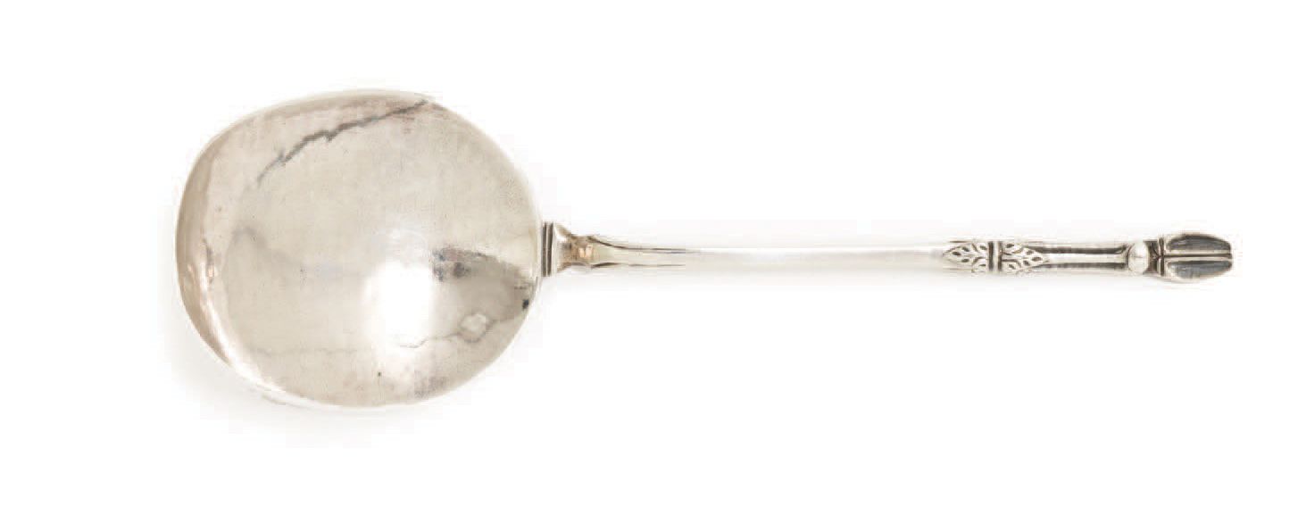 Null 银勺 安特卫普，1669年
日期字母：N - 金匠大师："梨子有2片叶子"。
附件是老鼠尾巴的形式，铲子上有缺口画骨髓，最后是羊腿。
高_15厘米，宽&hellip;