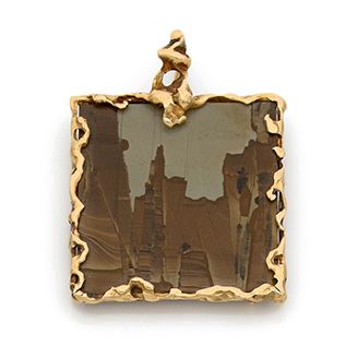 Null Textured 18K (750) gold pendant with a square paesine plate. Master stamp o&hellip;