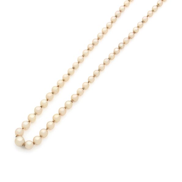 Null 由3.1至7.4毫米的养殖珍珠组成的项链，带有18K（750）白金的棘轮扣。
毛重：17.10克。
长度：59.2厘米。