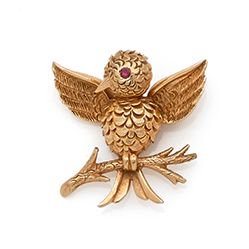 BOUCHERON Paris Broche en or 18K (750) représentant un oiseau sur une branche, l&hellip;