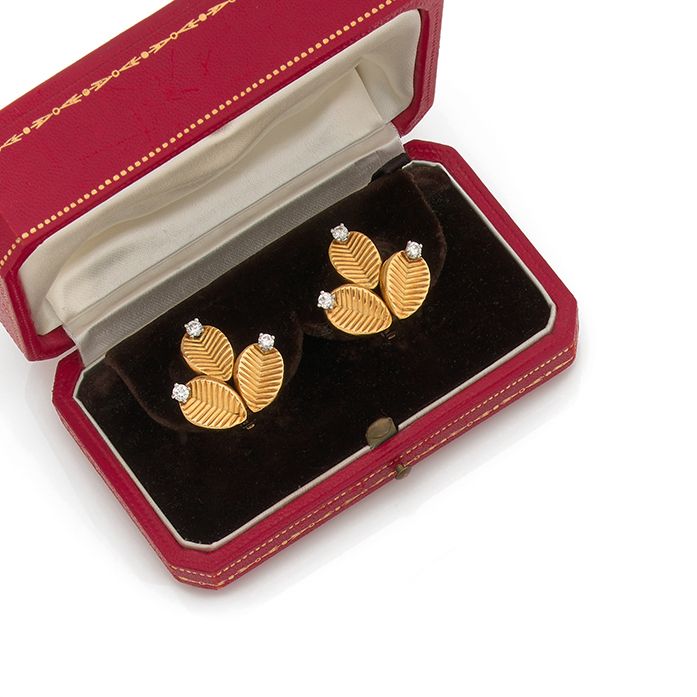 CARTIER Pair of ear clips in 18K (750) gold and 850 platinum, stylizing 3 leaves&hellip;