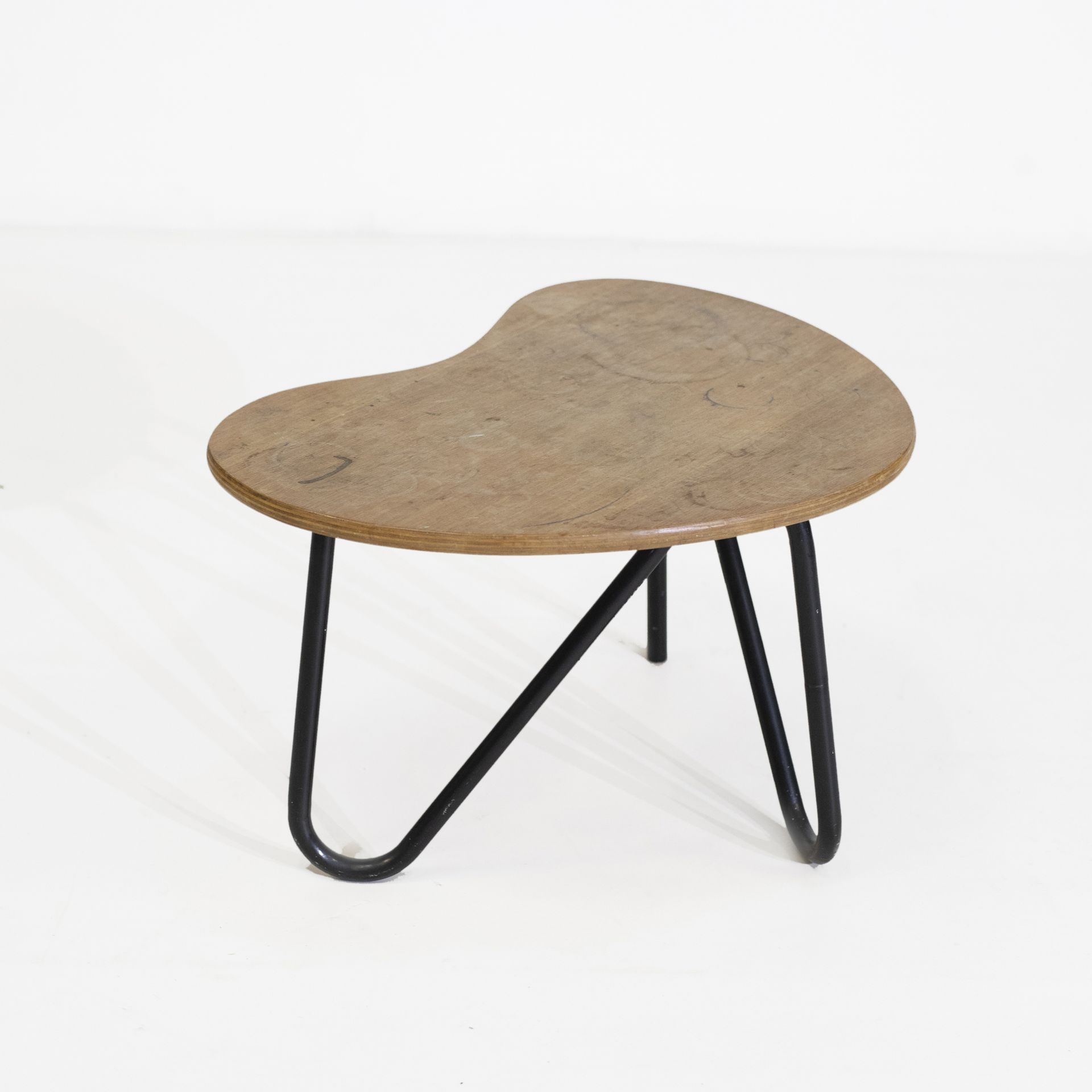 Pierre GUARICHE (1926-1995) Bean" model table 

Black lacquered metal and oak ve&hellip;
