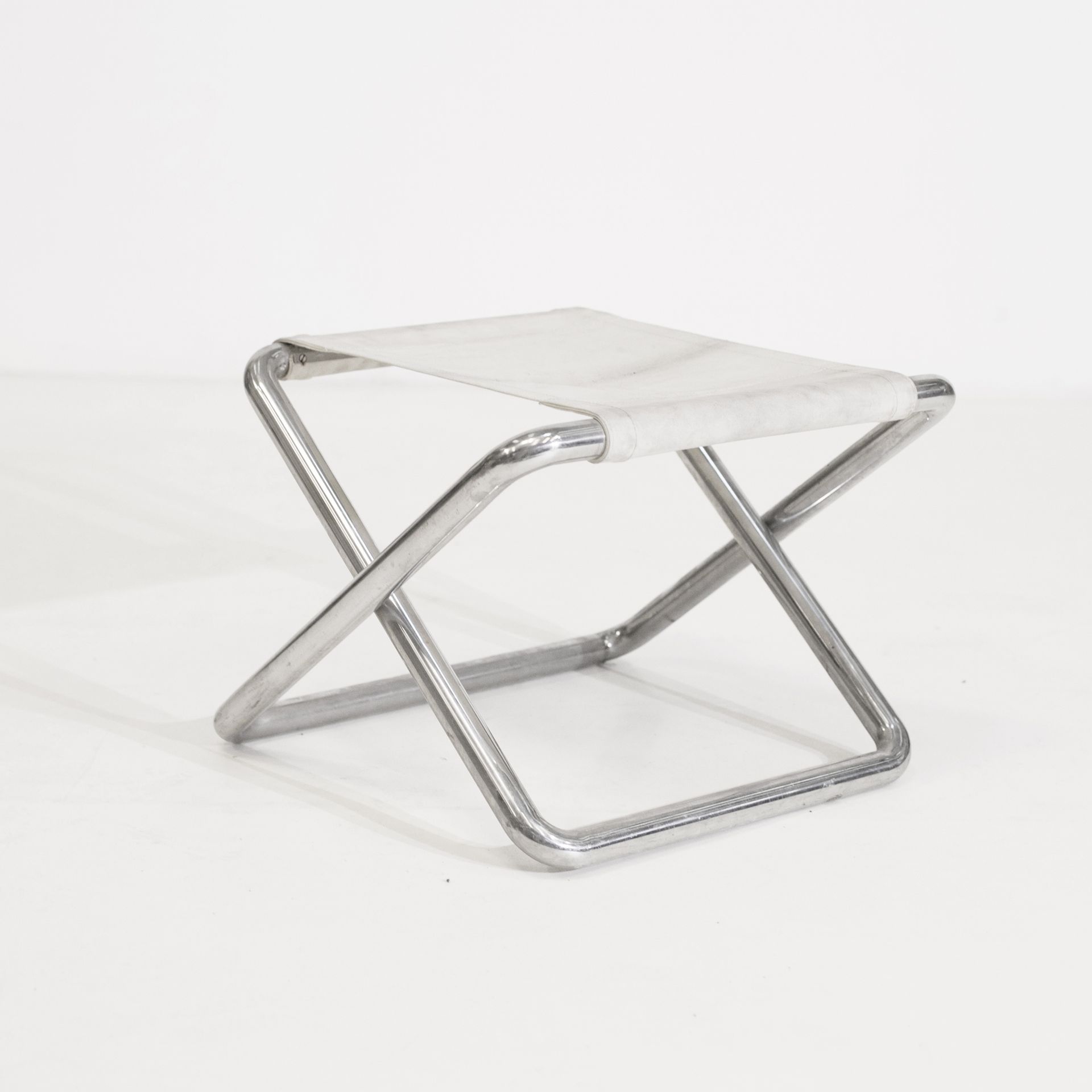 MICHEL BOYER (1935-2011) Folding stool 

Beige fabric and chromed metal 

Rouve &hellip;