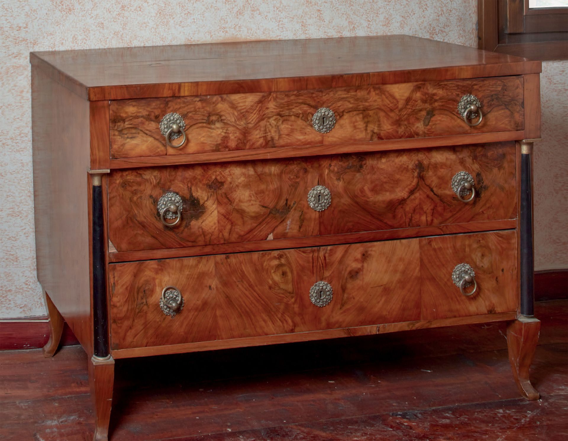 Null Chest of drawers in wood and briarwood, with three drawers, the first of wh&hellip;