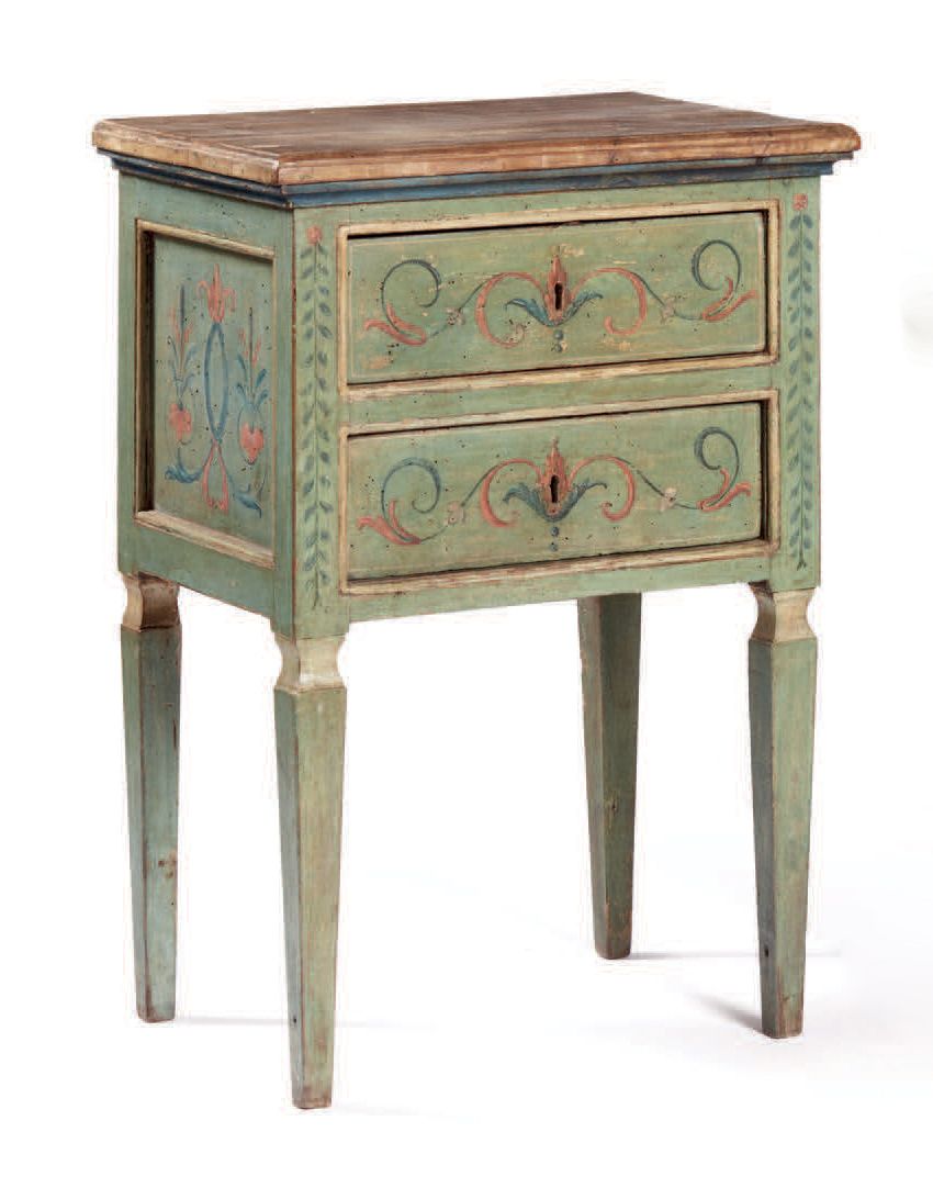 Null Small commode in green lacquered wood with polychrome decoration of stylize&hellip;