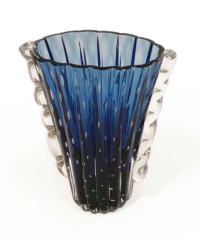 Ercole Barovier (1889-1974) Vase.
Verre de Murano bleu.
Murano colored glass.
Éd&hellip;