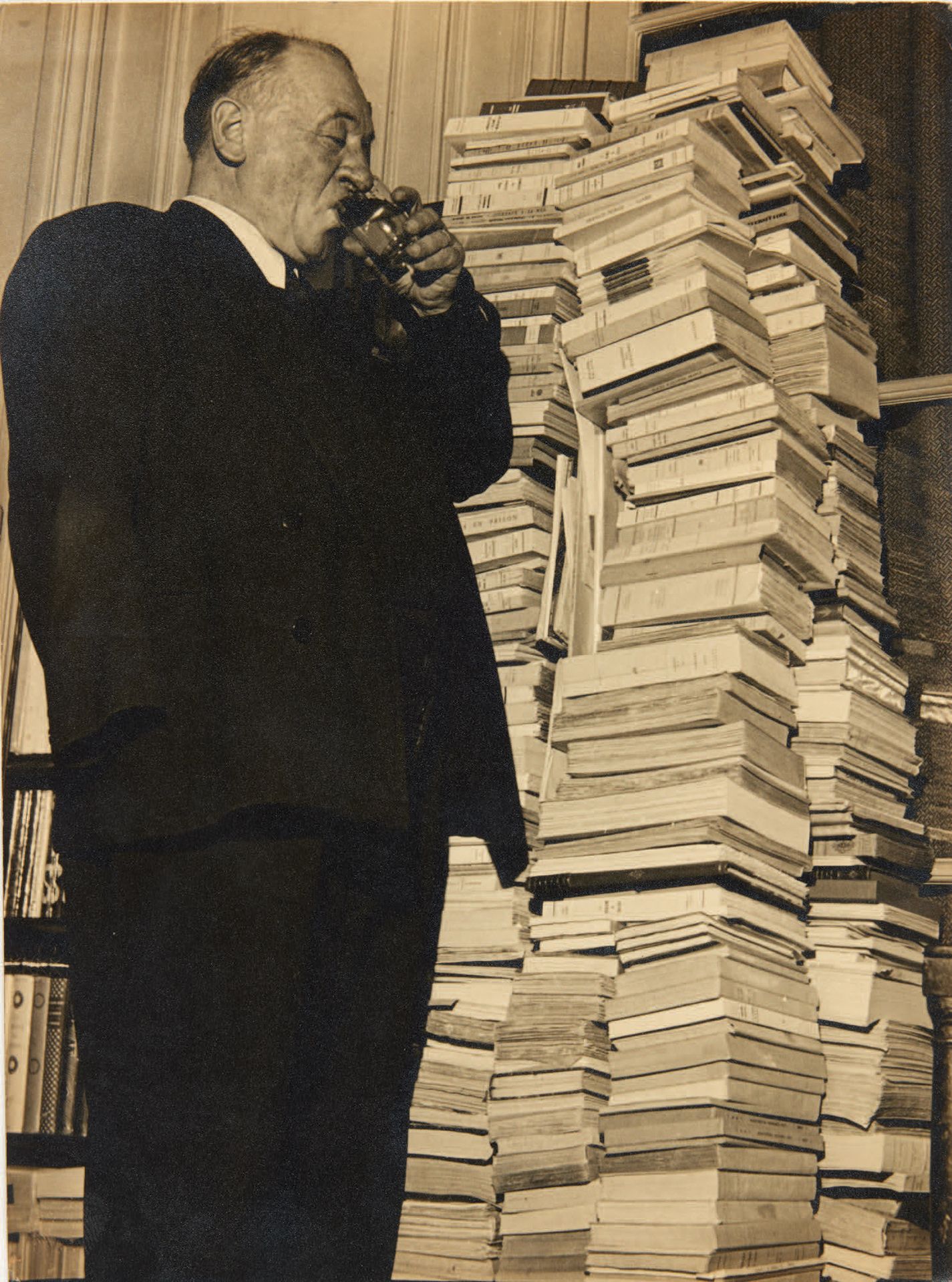 Robert Doisneau. 布莱斯-坎德拉尔的画像。无地点或日期[约1950年]。
银质印刷品（23.9 x 17.9厘米），背面有印章。
布莱斯-坎德拉&hellip;