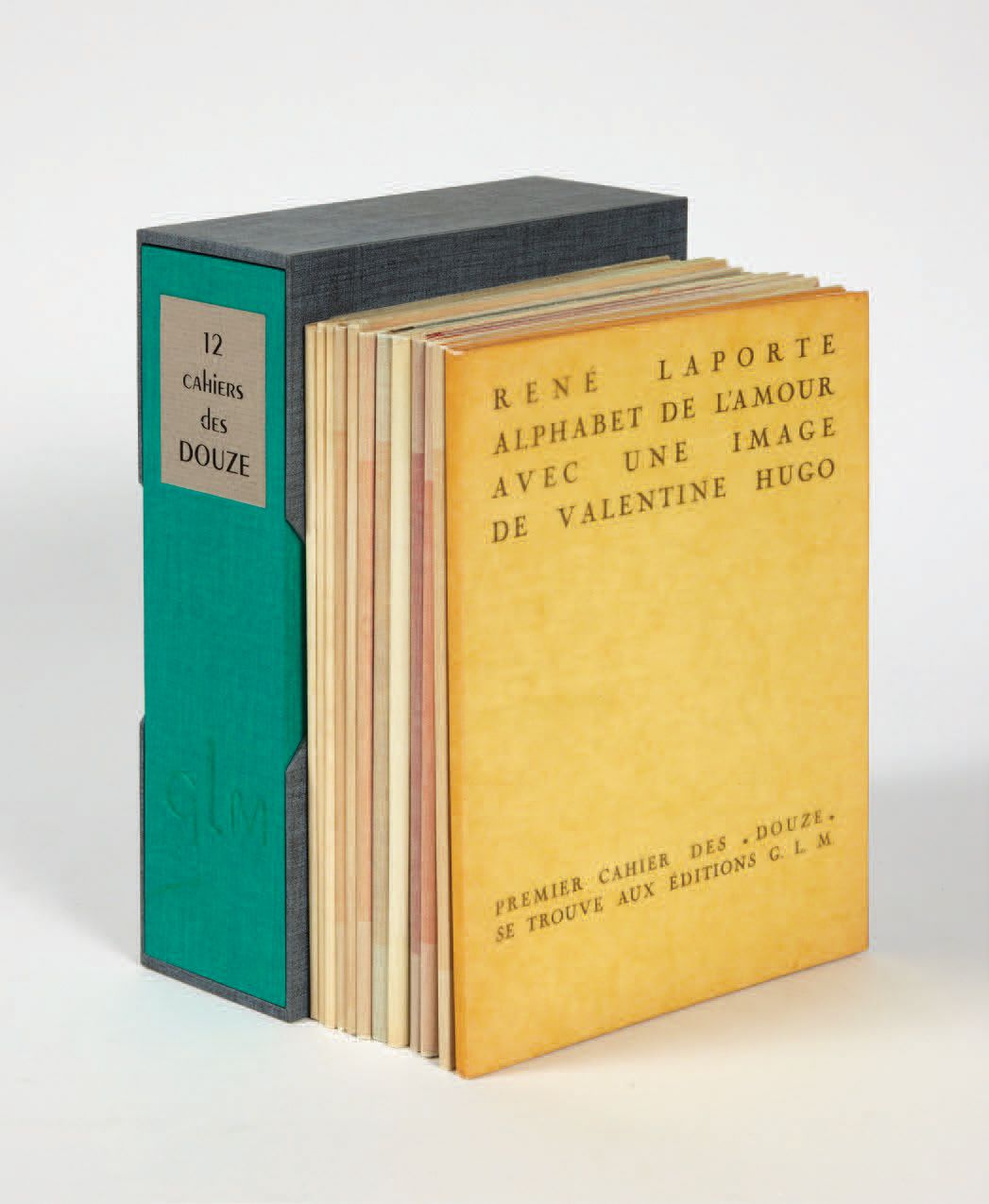 COLLECTION DES DOUZE. 巴黎，Éditions GLM，1935-1938。
12卷8开本，平装，皮埃尔-梅西尔的案例。
Douze系列全集&hellip;