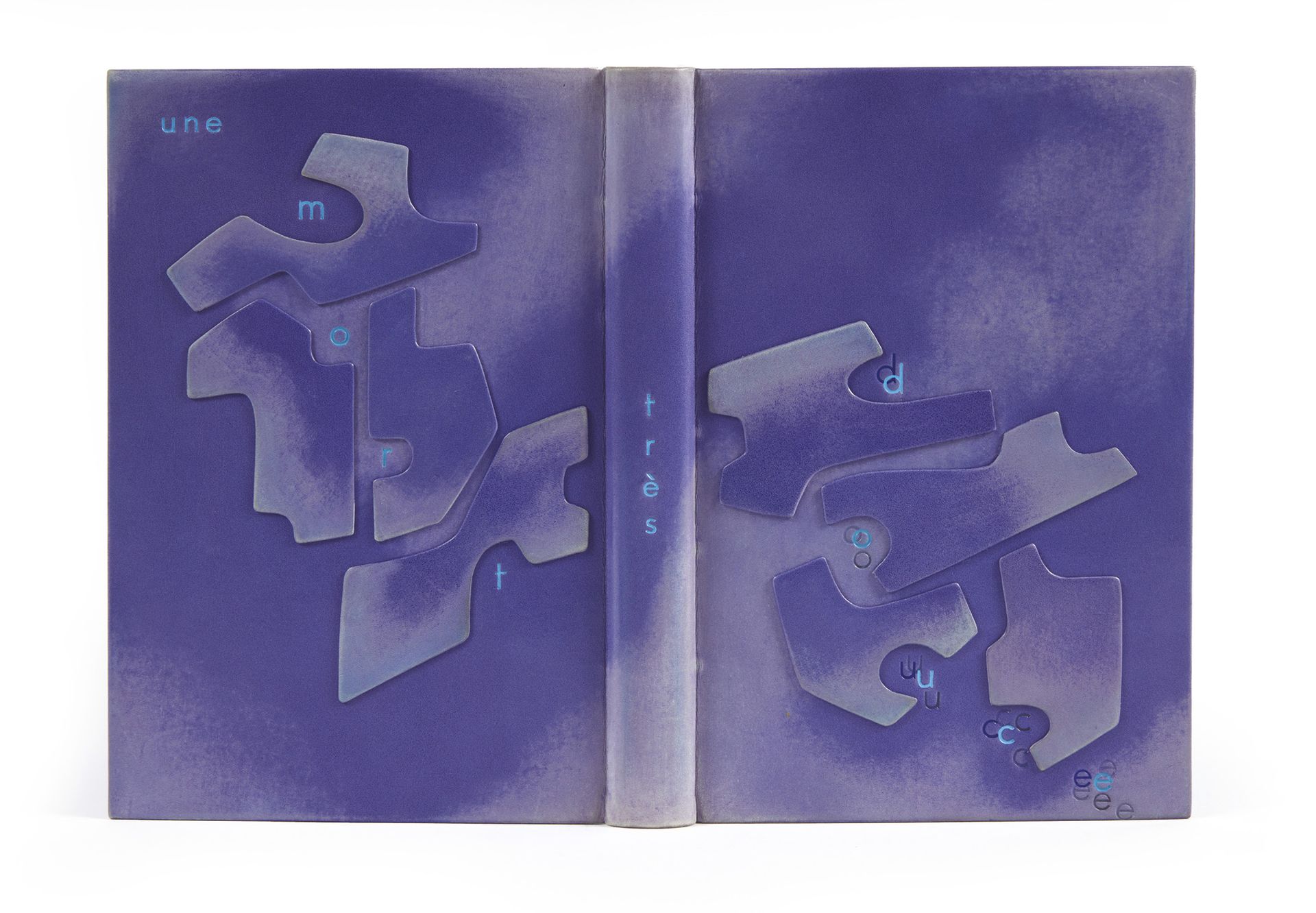 BEAUVOIR, Simone de. 一个非常漂亮的死亡。巴黎，NRF Gallimard，1964年；8开本蓝色盒子，板上有浮雕装饰，封面保留，镀金边缘，&hellip;