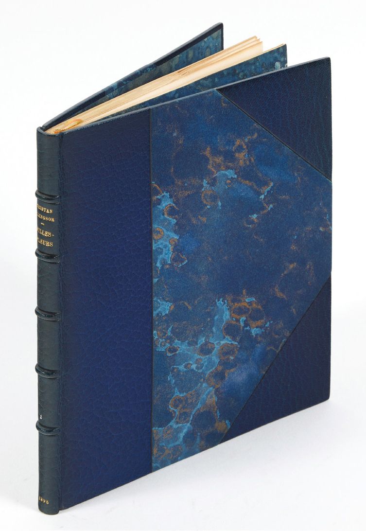 KLINGSOR, Tristan. 女生们。巴黎，Mercure de France，1895年；32开本的小册子，蓝色半马隆色，带角，书脊未修剪，头部镀金，&hellip;