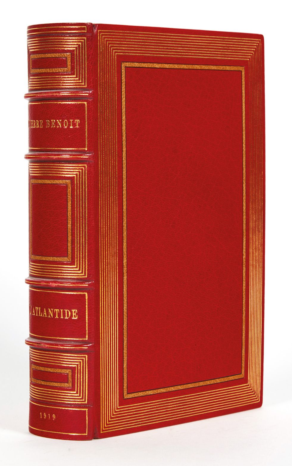 BENOIT, Pierre. L'Atlantide.巴黎，阿尔宾-米歇尔（1919年）；12开本红色摩洛哥，书脊上有4个神经，框架内有鎏金丝，边缘鎏金，框架&hellip;