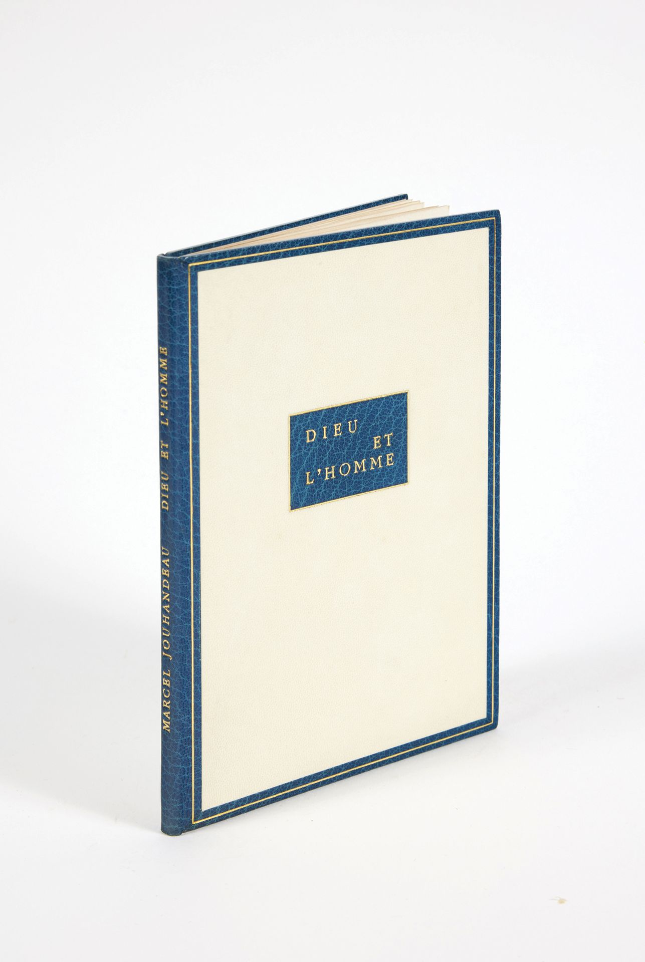 JOUHANDEAU, Marcel. 天主与人类。P. A. B., 1954 [Alès]; 12开本的蓝色鸭嘴兽皮，光滑的书脊，羊皮纸包覆的书板，周围有金&hellip;